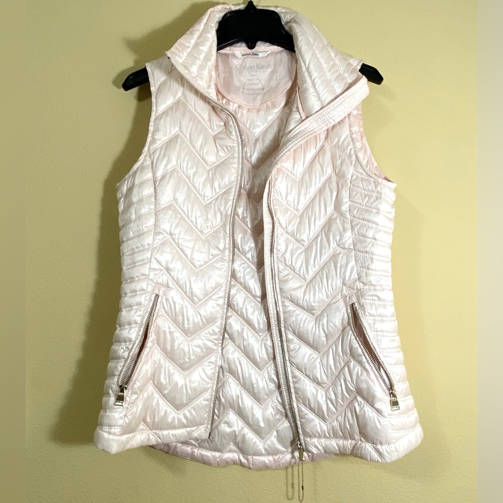 Beautiful and very feminine vest for autumn winter  in light pink , Size S